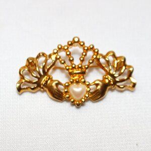 Avon Irish Claddagh Pin Brooch